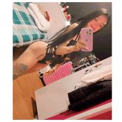 Flaca hermosa con impresionantes curvas